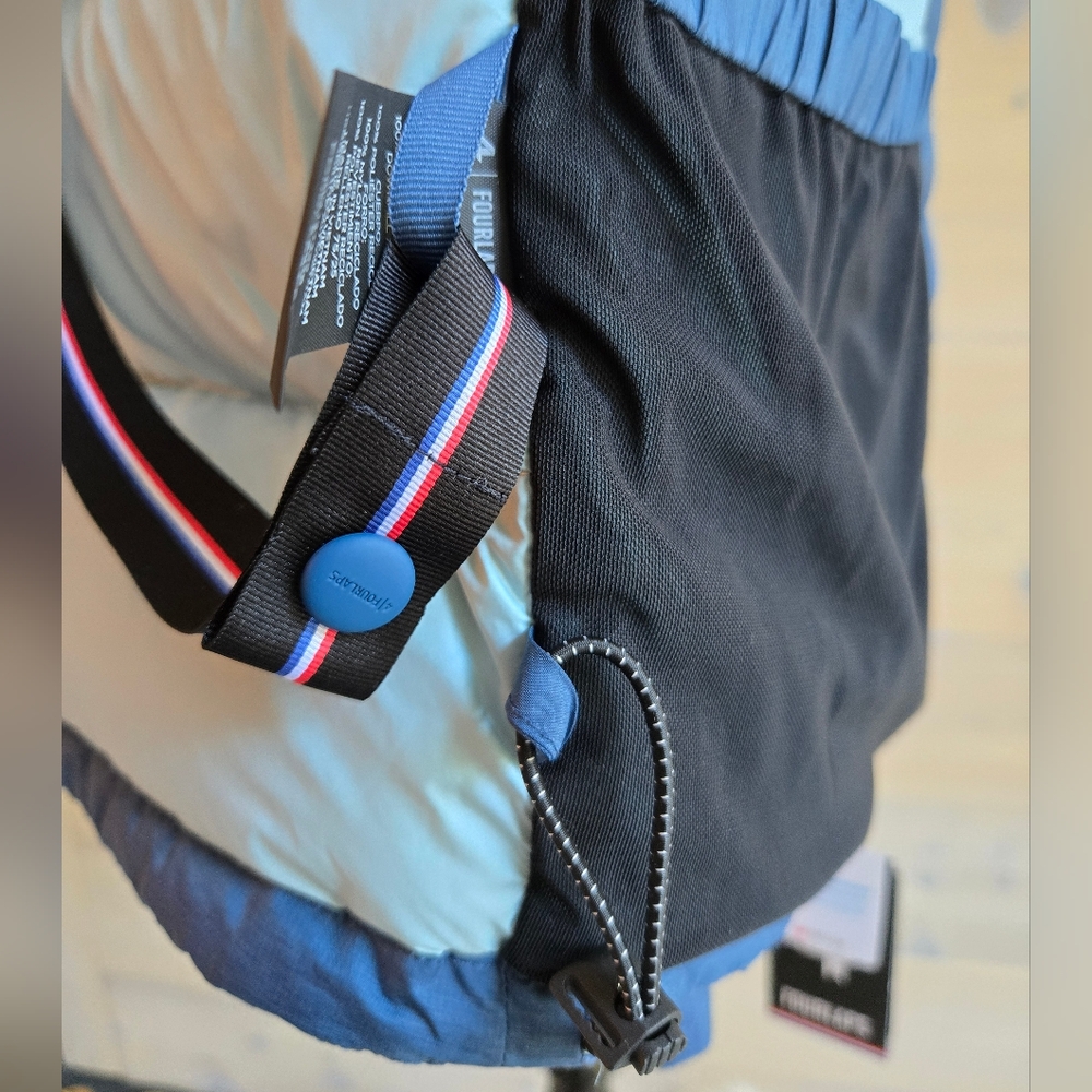 NWT Fourlaps Cover Down Hooded Puffer Jacket with Carrying Straps size Small - Picture 12 of 16